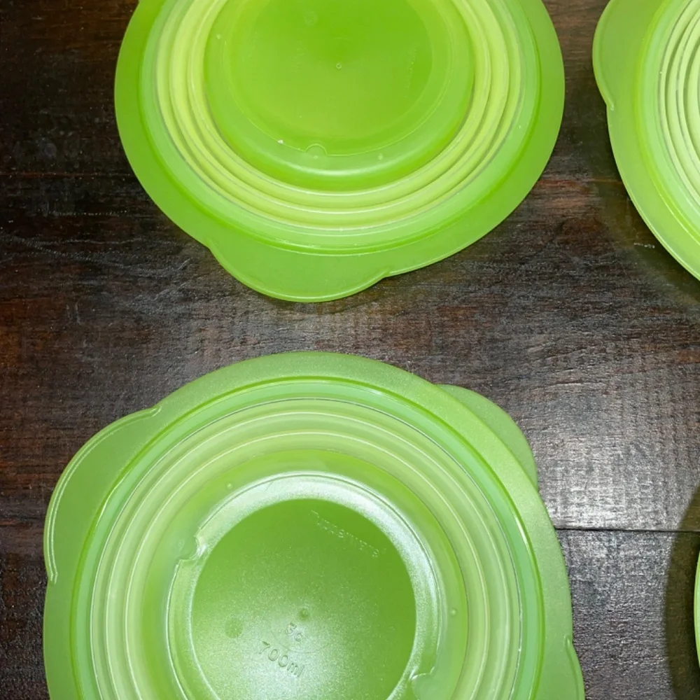 Set of 4 Green‎ Tupperware Flatout Expandable Bowls with Lids